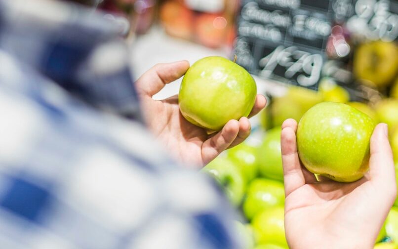 shallow focus photography of red apples